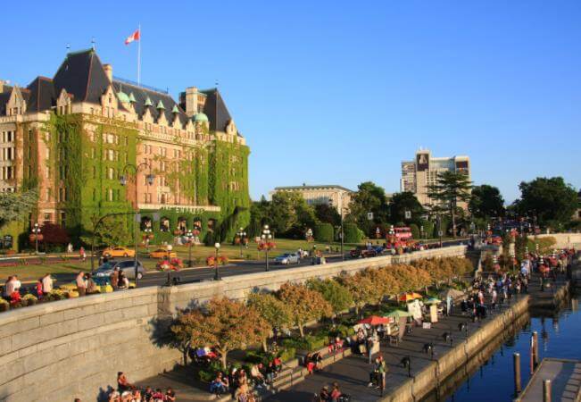 加拿大大学留学条件你知多少，留学费用贵不贵？